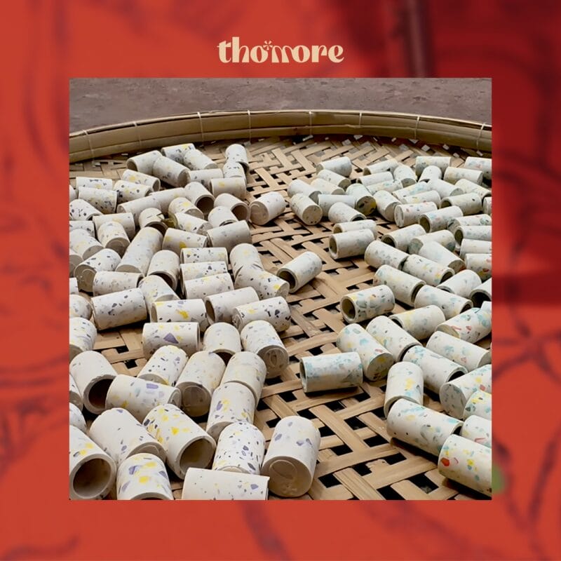 NHỮNG CHIẾC NẮP KHÔNG HOÀN HẢO CỦA THƠMORE 4 NHỮNG CHIẾC NẮP KHÔNG HOÀN HẢO CỦA THƠMORE